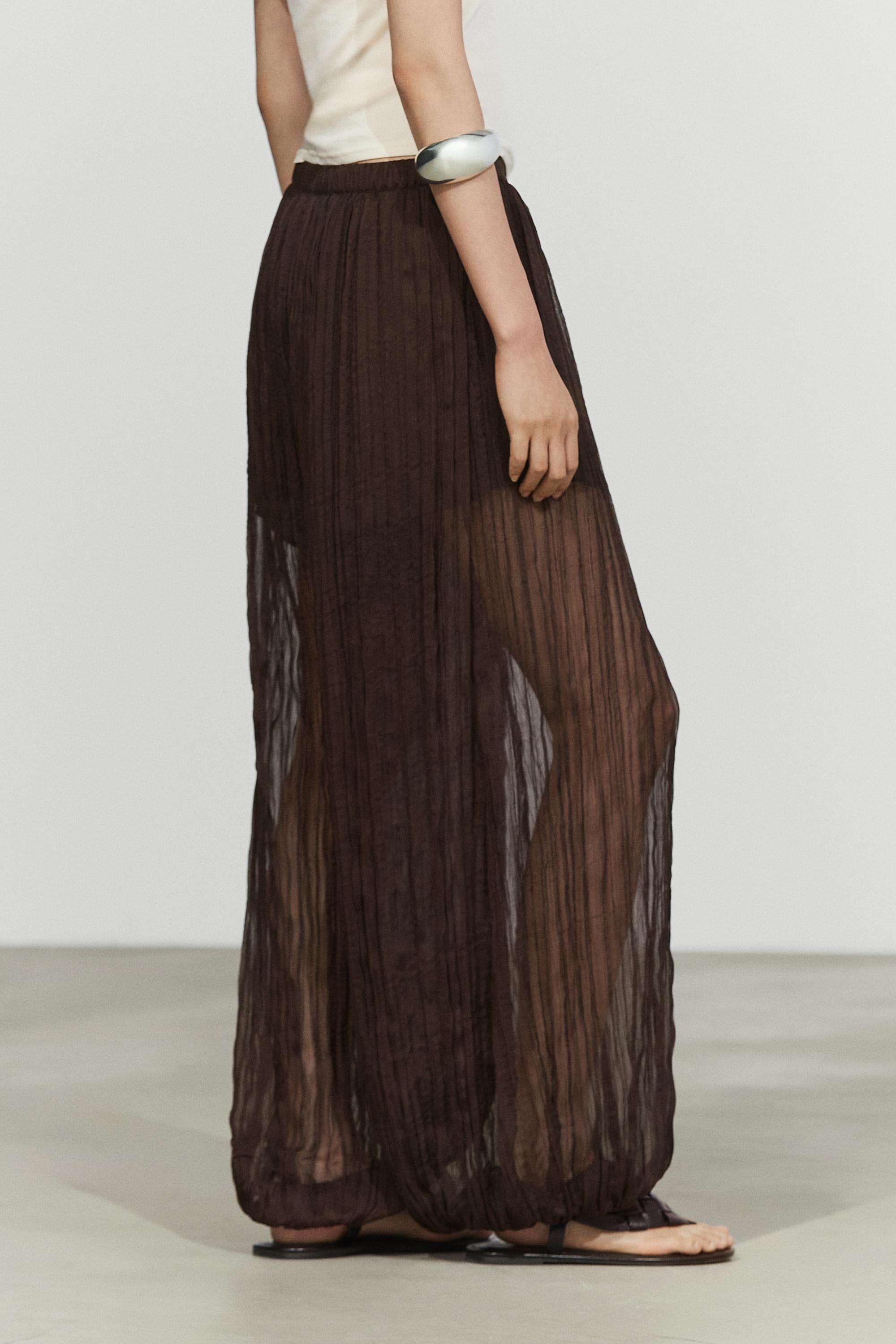 Total look flowing pants